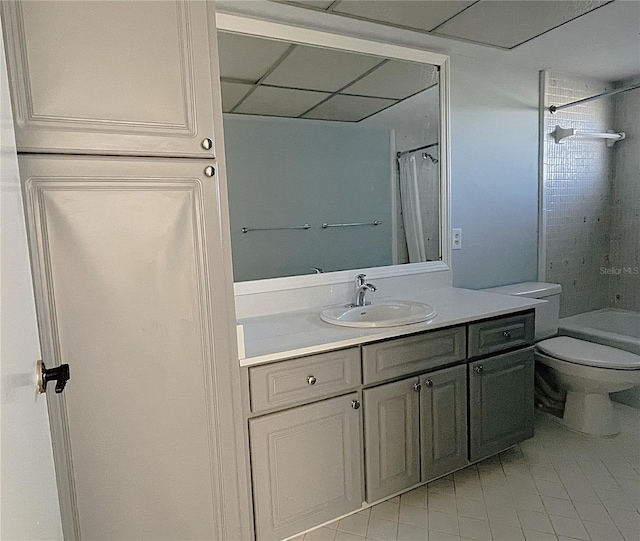 full bathroom featuring shower / tub combo with curtain, vanity, and toilet