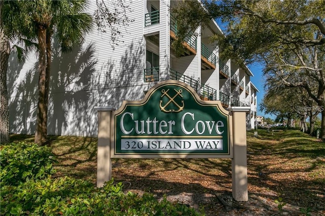 view of community / neighborhood sign