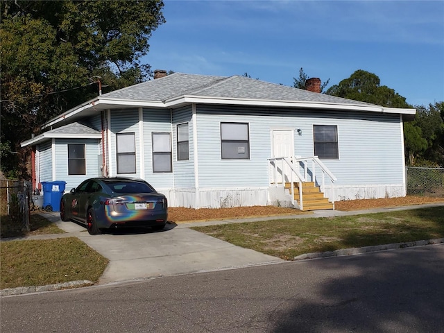 view of front of home featuring a front lawn