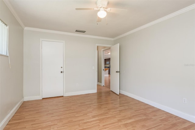 unfurnished bedroom featuring light hardwood / wood-style floors, ceiling fan, and crown molding