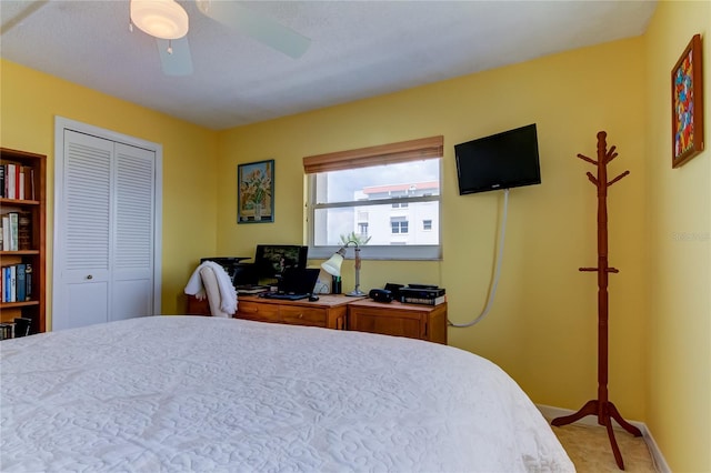 bedroom featuring ceiling fan and a closet