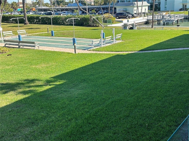 view of property's community featuring a lawn