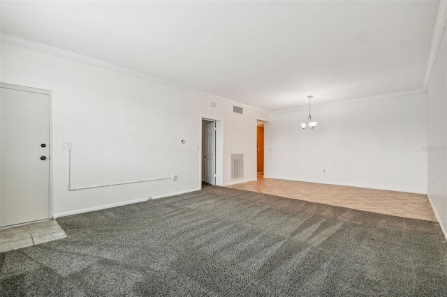 empty room with a notable chandelier, ornamental molding, and light carpet