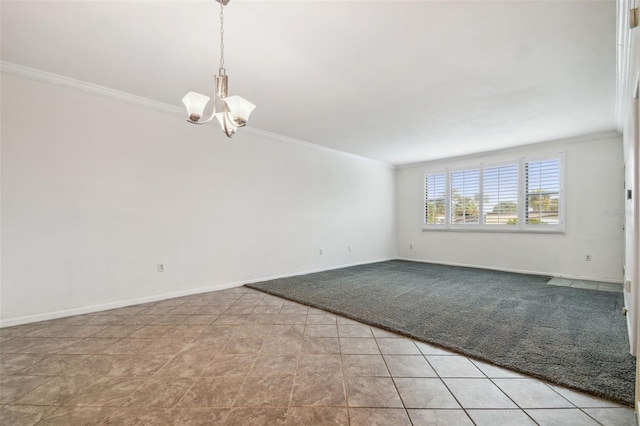 tiled empty room featuring a notable chandelier and ornamental molding