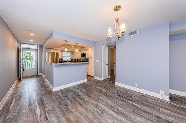 kitchen with visible vents, baseboards, dark wood-type flooring, and appliances with stainless steel finishes