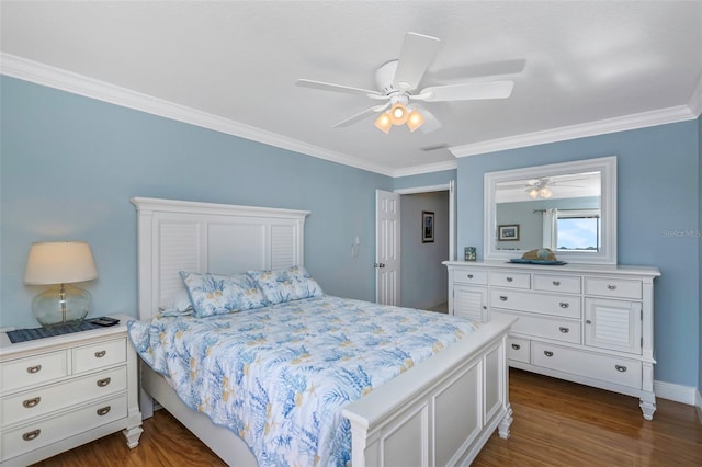 bedroom featuring ceiling fan, dark hardwood / wood-style floors, and crown molding