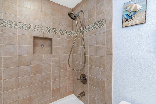 bathroom featuring tiled shower / bath combo