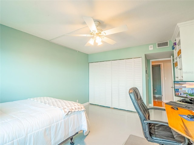 bedroom featuring a closet and ceiling fan