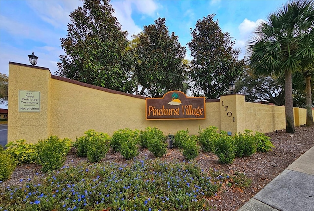 view of community / neighborhood sign