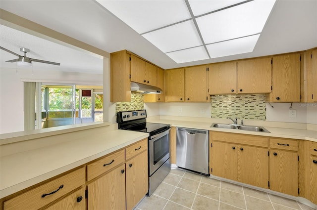 kitchen with sink, tasteful backsplash, light tile patterned floors, ceiling fan, and appliances with stainless steel finishes