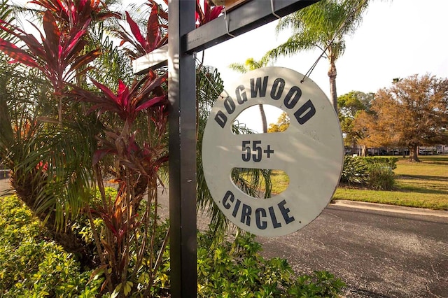 view of community / neighborhood sign