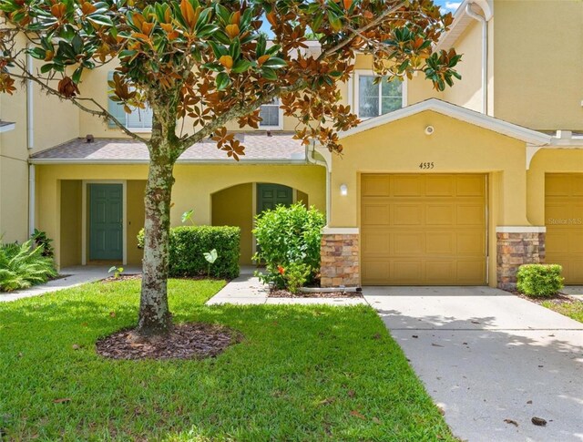 view of front of house featuring a front yard and a garage