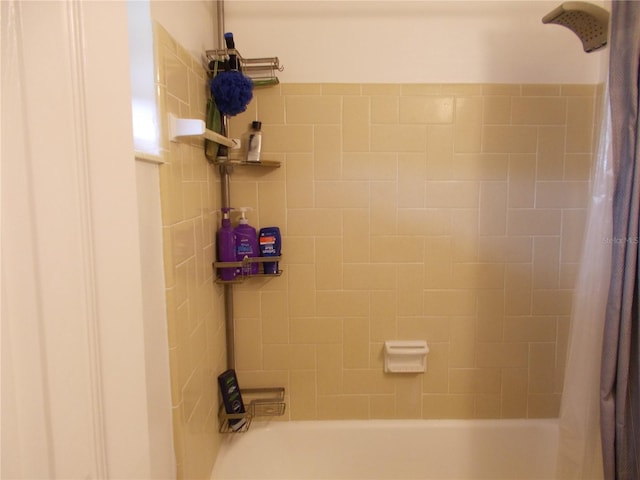 details featuring shower / tub combo with curtain