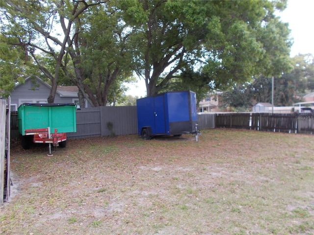 view of yard with a storage unit