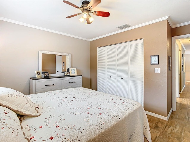 bedroom with crown molding, a closet, ceiling fan, and light wood-type flooring