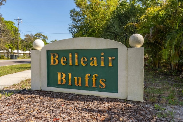 view of community / neighborhood sign