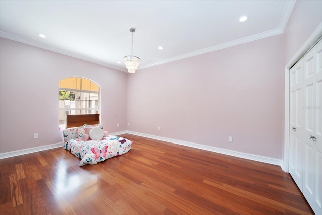 living area featuring ornamental molding, dark wood-type flooring, and an inviting chandelier