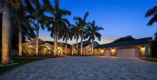 view of front facade featuring a garage