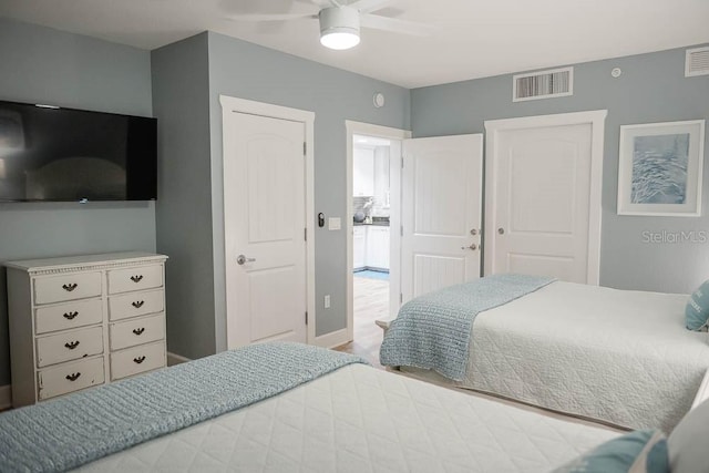 bedroom with ceiling fan