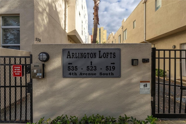 view of community / neighborhood sign