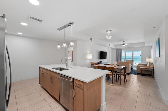 kitchen with appliances with stainless steel finishes, sink, ceiling fan, and a kitchen island with sink