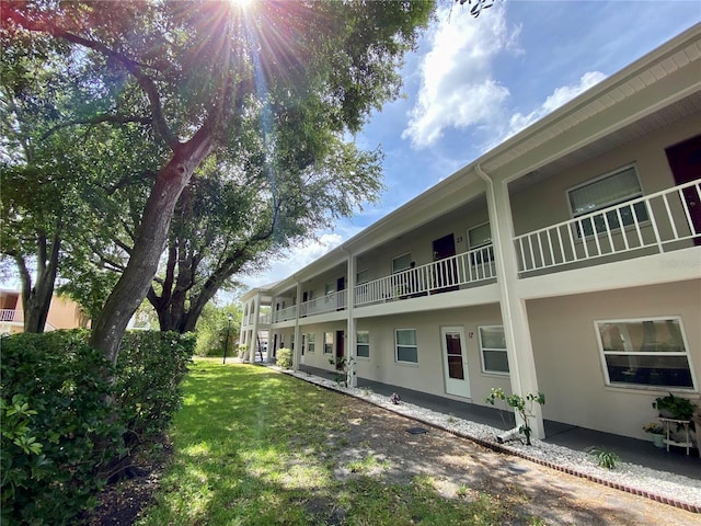 exterior space featuring a lawn