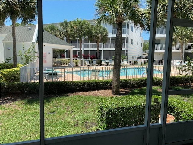 view of pool featuring a yard