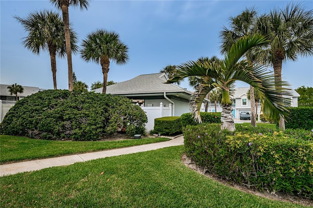 view of front facade with a front lawn