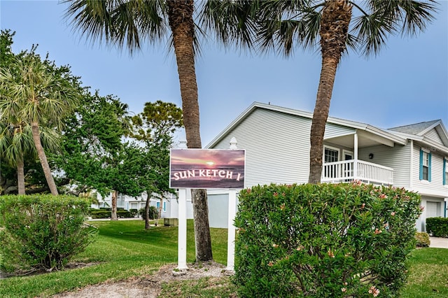 community sign with a lawn