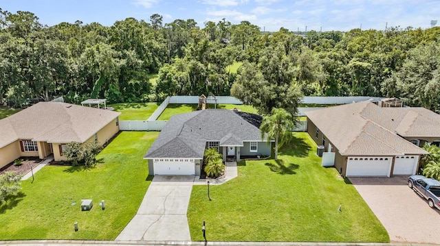 bird's eye view featuring a wooded view