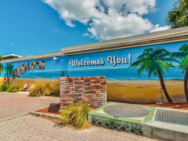 view of community / neighborhood sign