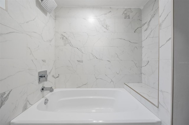 bathroom featuring tiled shower / bath combo