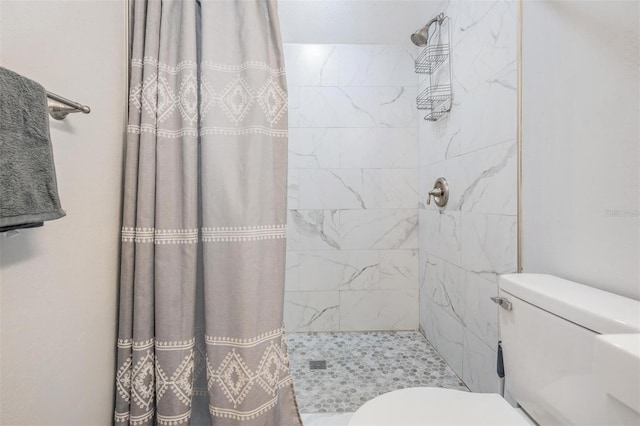 bathroom featuring curtained shower and toilet