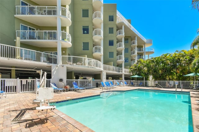 view of swimming pool