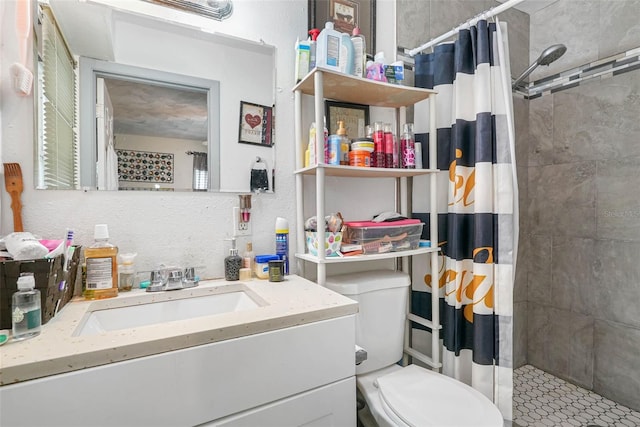 bathroom with curtained shower, toilet, and vanity