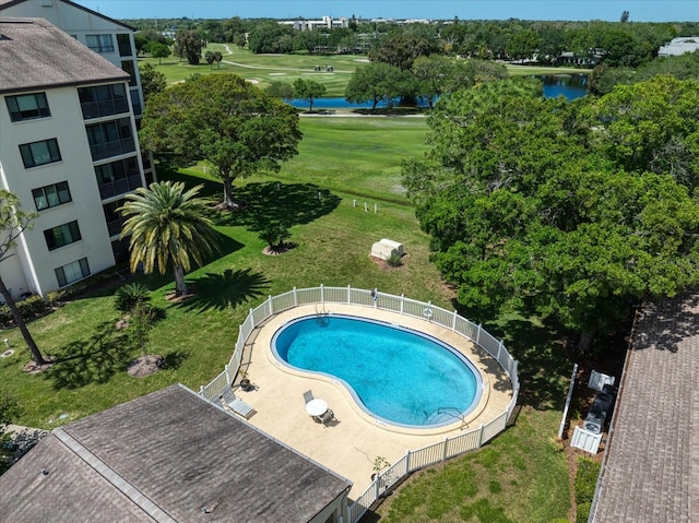 view of swimming pool featuring a lawn