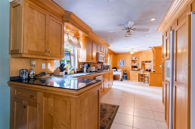 kitchen with ceiling fan, sink, kitchen peninsula, and light tile flooring