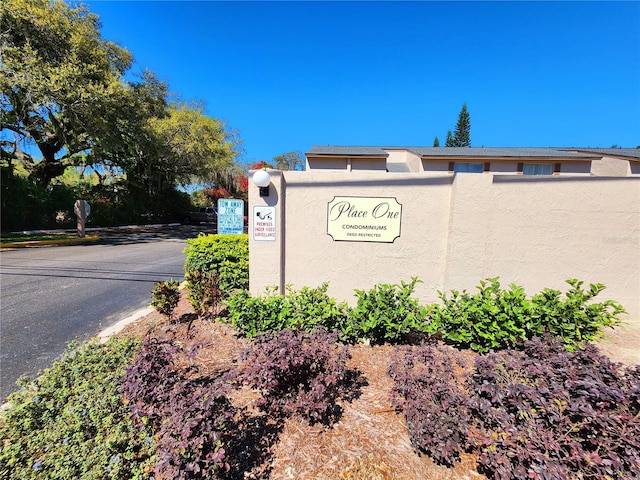 view of community / neighborhood sign