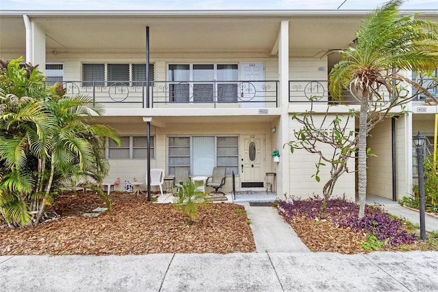 view of front of home featuring a balcony