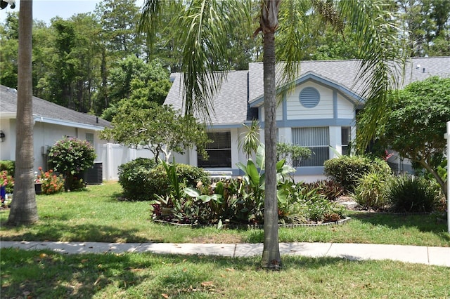 view of front facade with a front lawn