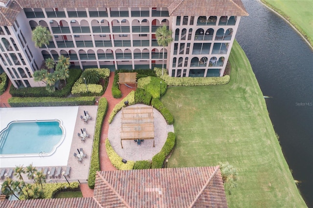 view of swimming pool featuring a water view