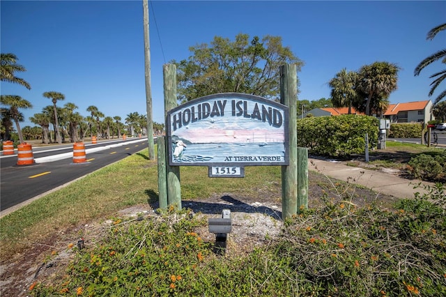 view of community / neighborhood sign