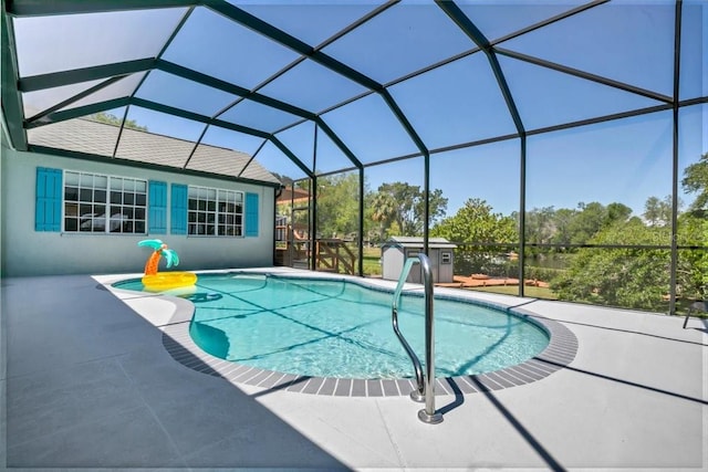 view of pool featuring a hot tub, a patio area, and a lanai