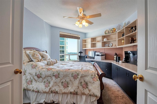 bedroom featuring ceiling fan and a textured ceiling