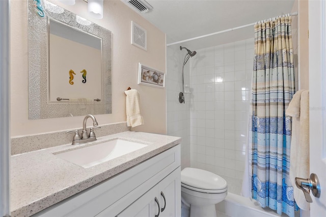 bathroom with curtained shower, toilet, and vanity