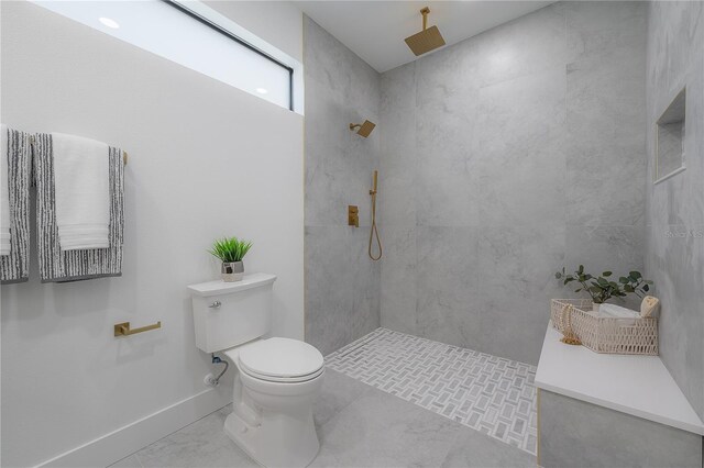 bathroom featuring tiled shower and toilet