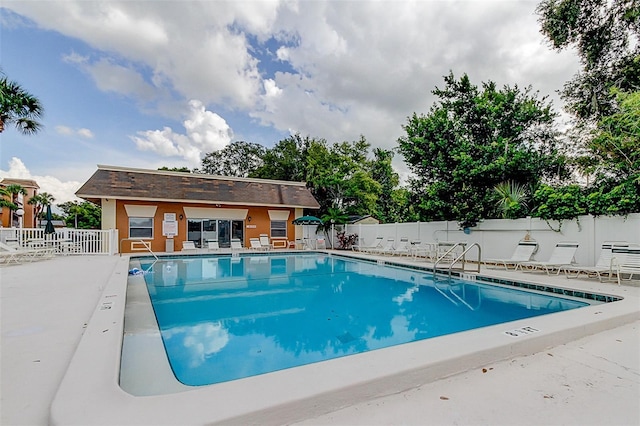 view of swimming pool