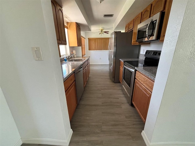 kitchen with ceiling fan, hardwood / wood-style floors, sink, and appliances with stainless steel finishes