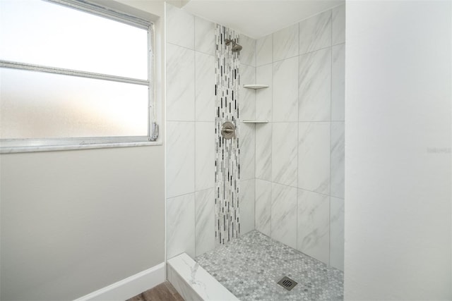 bathroom featuring tiled shower