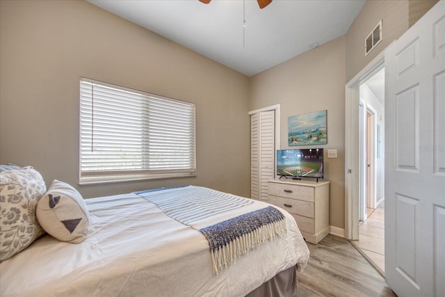 bedroom with light wood-type flooring and ceiling fan